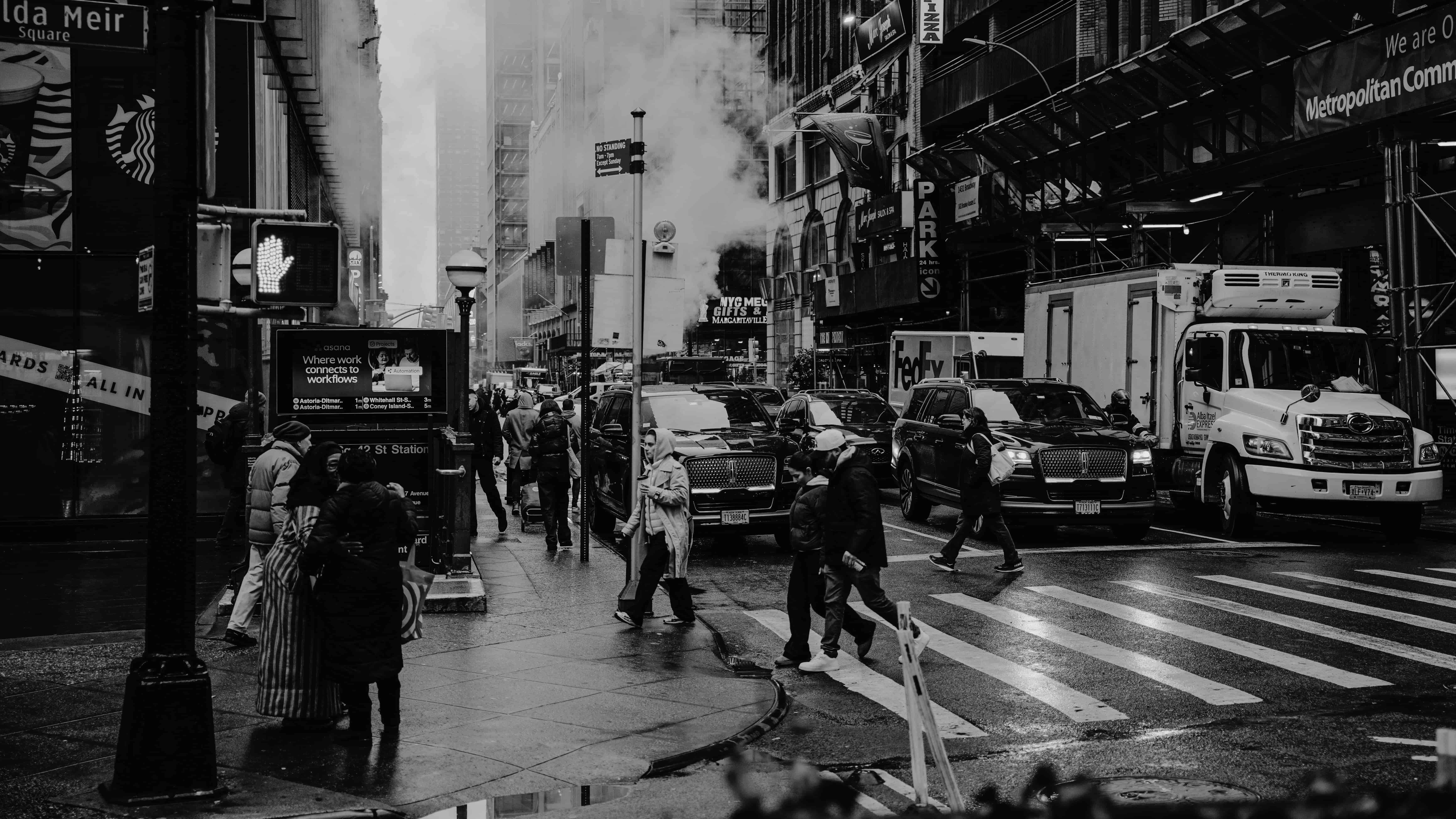 Busy NYC Streets Uprise in NY Living